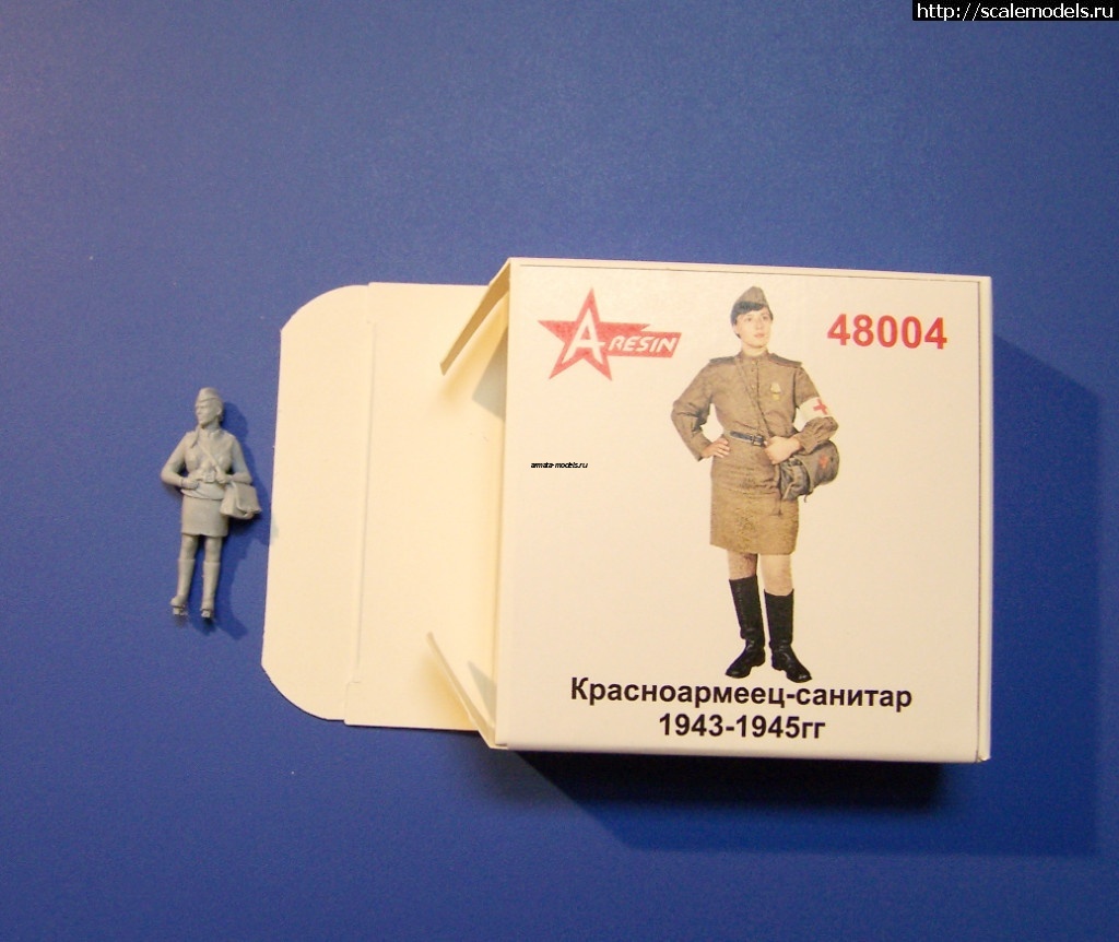 48004AR Красноармеец-санитар (девушка) 1/48