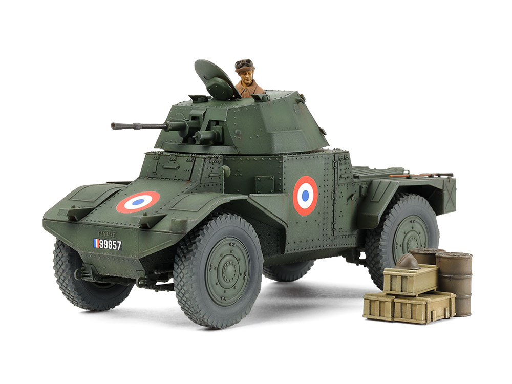 32411T 1/35 Французский бронеавтомобиль AMD35 с фигурой командира. Tamiya