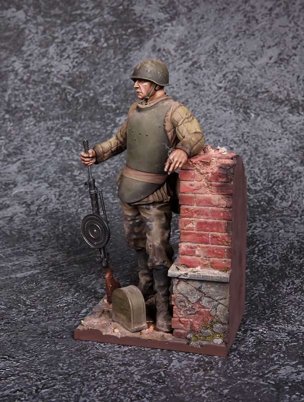 3010SOGA Пулемётчик   штурмовой инженерно-сапёрной бригады. 1943-45г. SOGA Miniatures