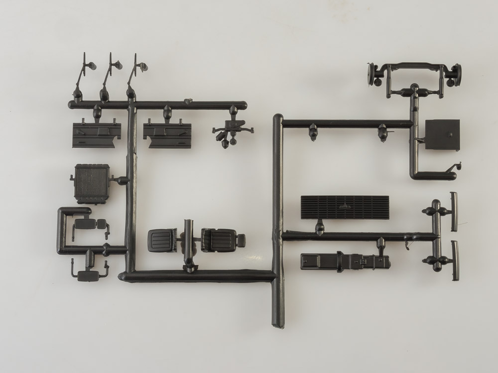 1177KIT Сборная модель МАЗ-6422 седельный тягач, поздний AVD Models