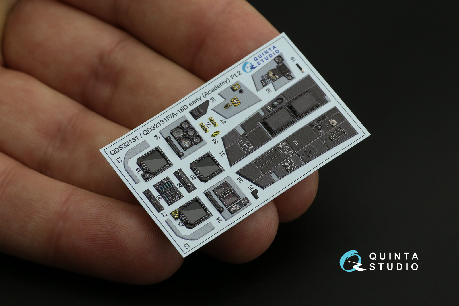 QDS-32131 3D Декаль интерьера кабины F/A-18D Early (Academy) (малая версия)