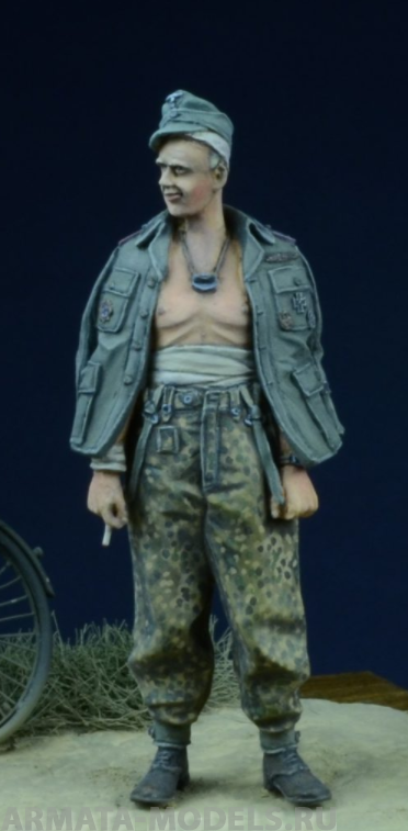 35017DM Wounded SS NCO 1942-45 D-Day Miniature Studio