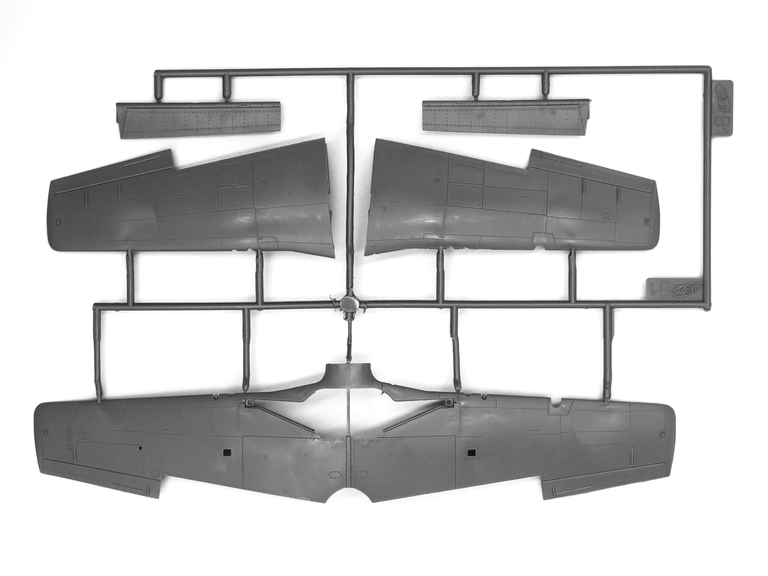 48161 Мустанг P-51 А, американский истребитель ІІ Мировой войны ICM