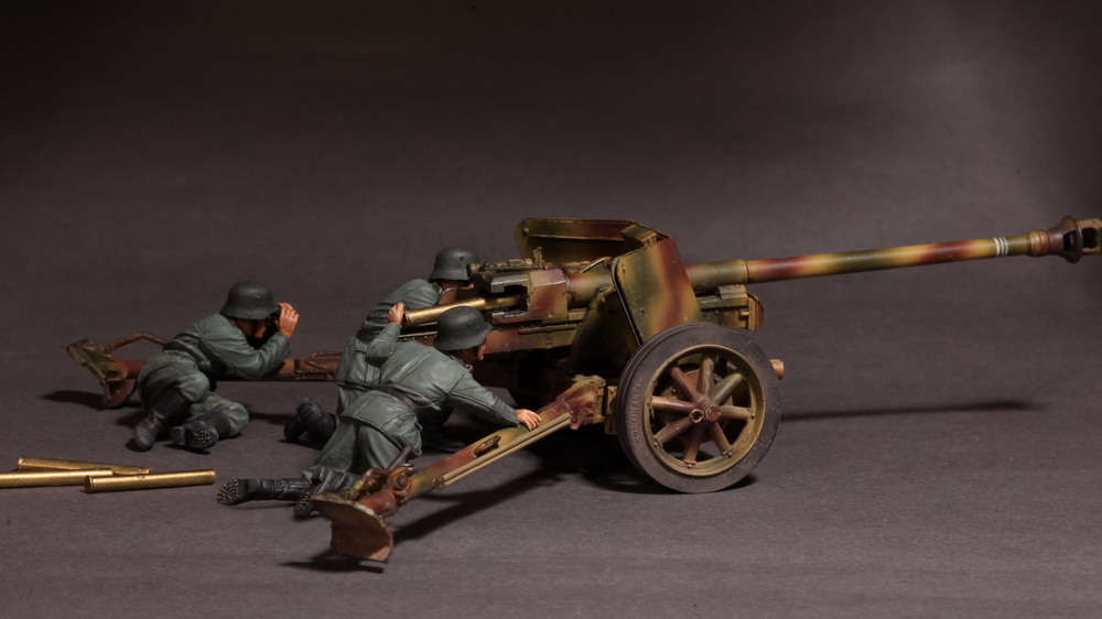 3529SOGA Pak 40 crew,1943 SOGA Miniatures