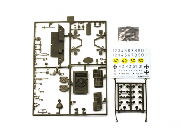 35064 Западно-германский танк LEOPARD c 105-мм пушкой и фигурой танкиста Tamiya