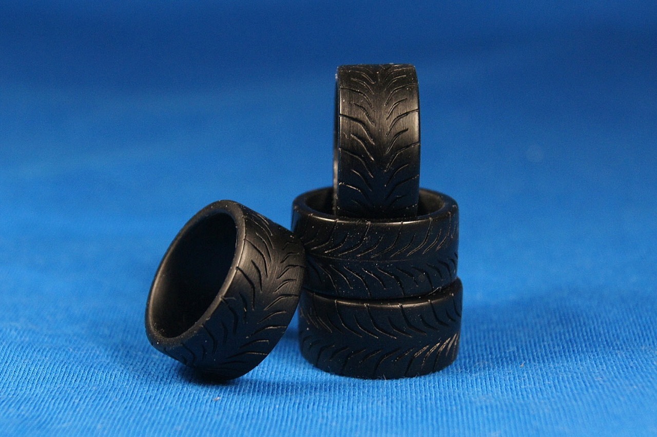 YS24-001 ШИНЫ 18-20 inches Toyo Tires PROXES R888 YourScale