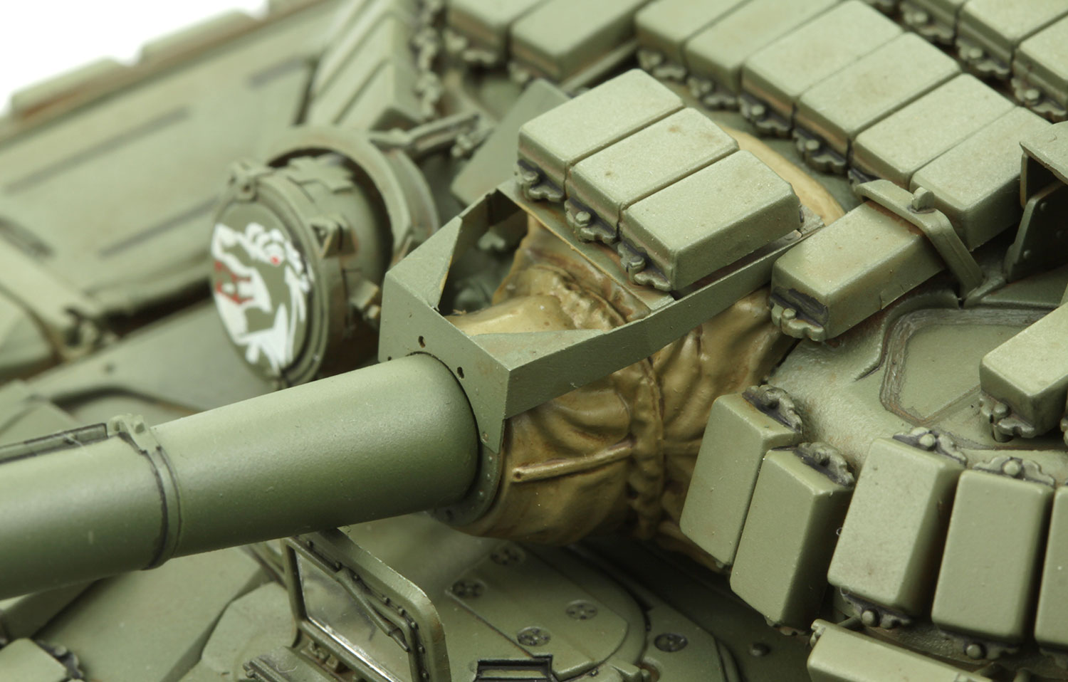 TS-033   RUSSIAN MAIN BATTLE TANK T-72B1 1/35 Meng