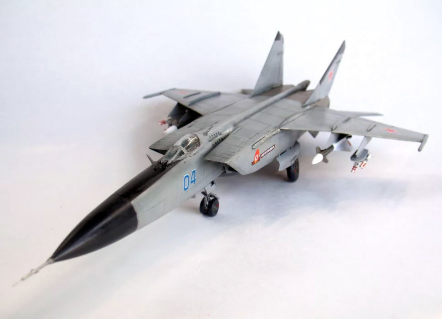 72171 Советский тяжелый перехватчик МиГ-25 ПД ICM