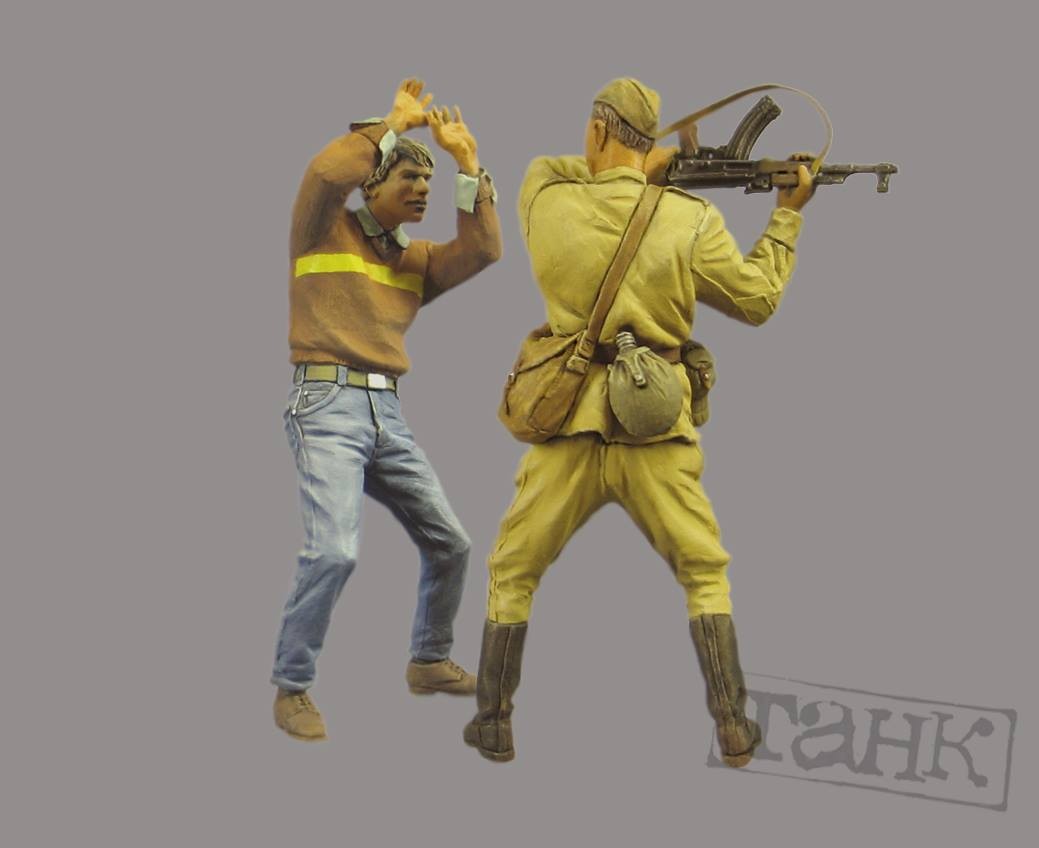 T35232 Советский солдат и чешский повстанец II Прага 1968 г (2) Tank