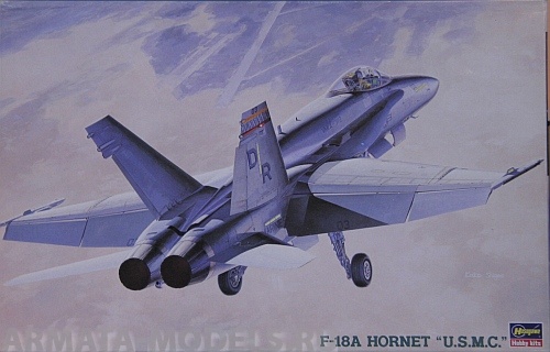 07025 Самолет F-18A USMC P25 Hasegawa